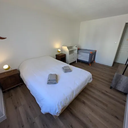 Grande Maison De Bourg Au Bord De La Riviere Vakantiehuis