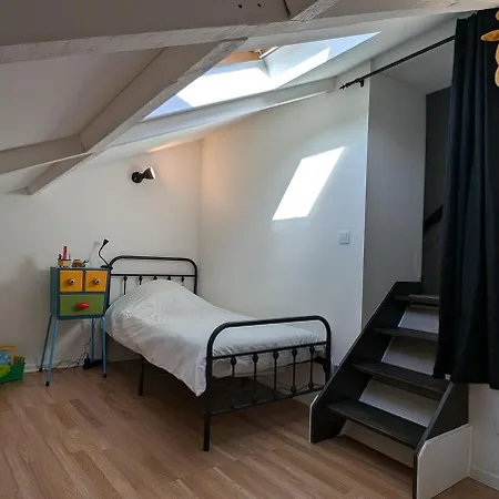 Vakantiehuis Grande Maison De Bourg Au Bord De La Riviere La Seguiniere