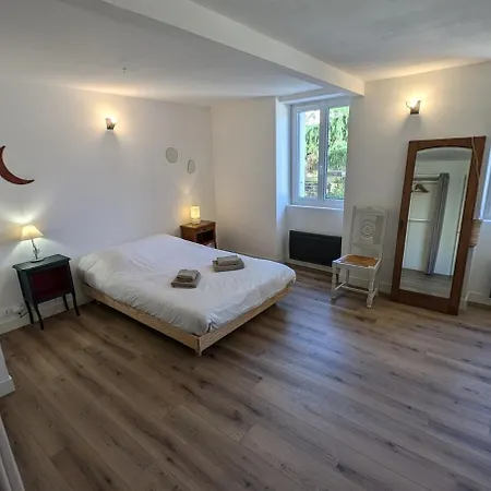 Grande Maison De Bourg Au Bord De La Riviere Dom wakacyjny La Seguiniere