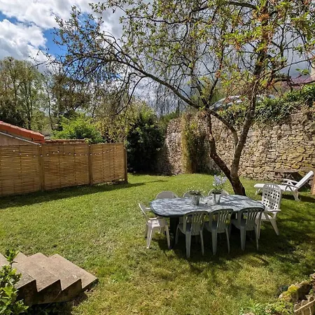 Grande Maison De Bourg Au Bord De La Riviere Vakantiehuis
