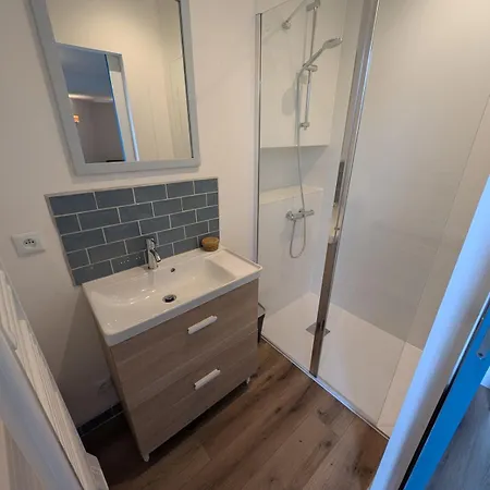 Grande Maison De Bourg Au Bord De La Riviere