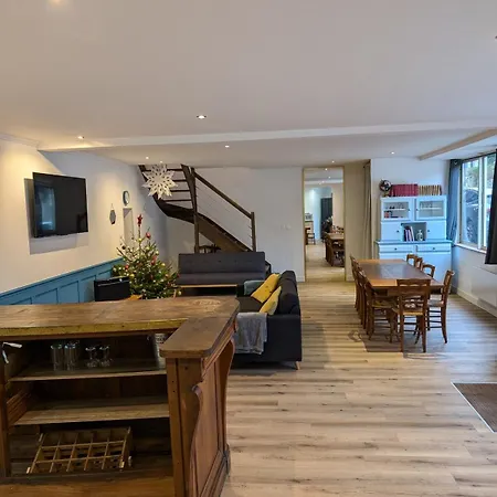 Grande Maison De Bourg Au Bord De La Riviere *