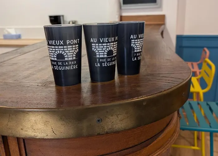 Grande Maison De Bourg Au Bord De La Riviere