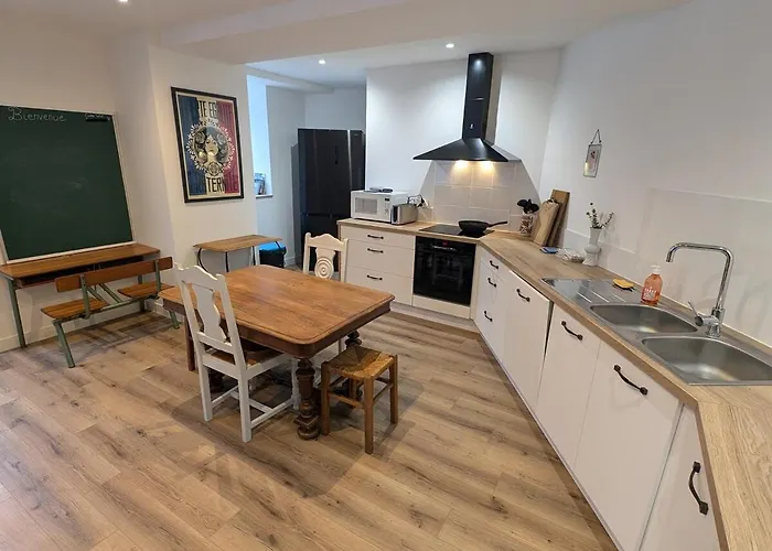 Grande Maison De Bourg Au Bord De La Riviere La Seguiniere