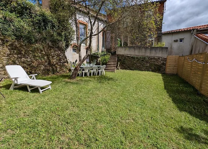 Grande Maison De Bourg Au Bord De La Riviere * La Seguiniere